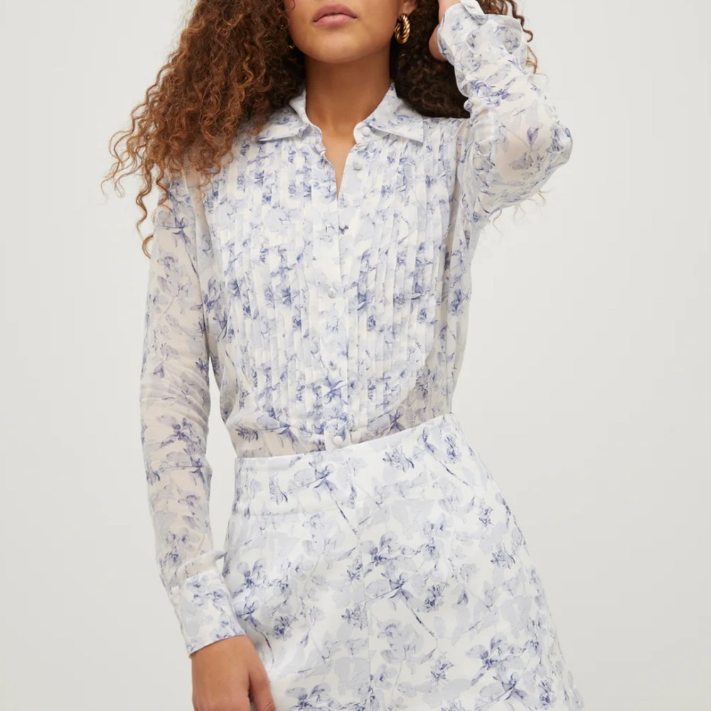 Hill House Home - Mellie Top - blue pressed flowers (size small) (nwt)